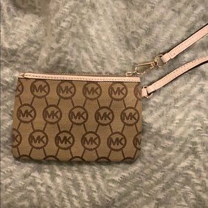 Michael Kors Bags - Michael Kors wristlet Michael Kors Bags - Michael Kors wristlet